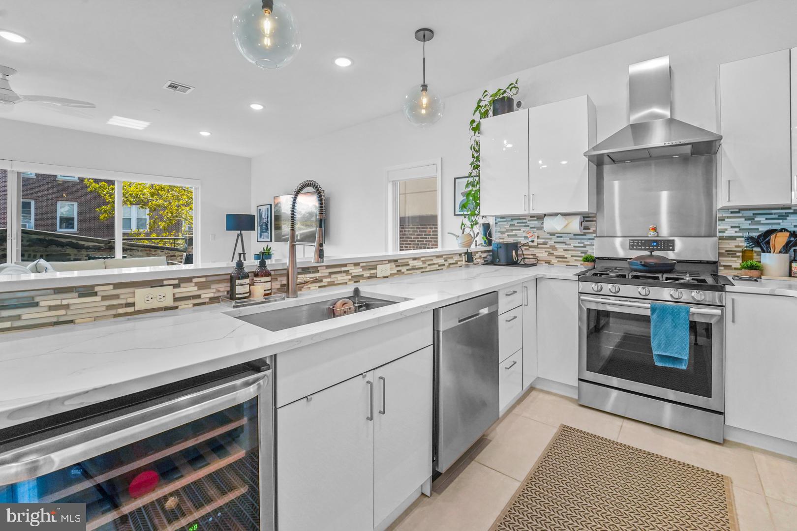 936 Pavonia Ave #3a
