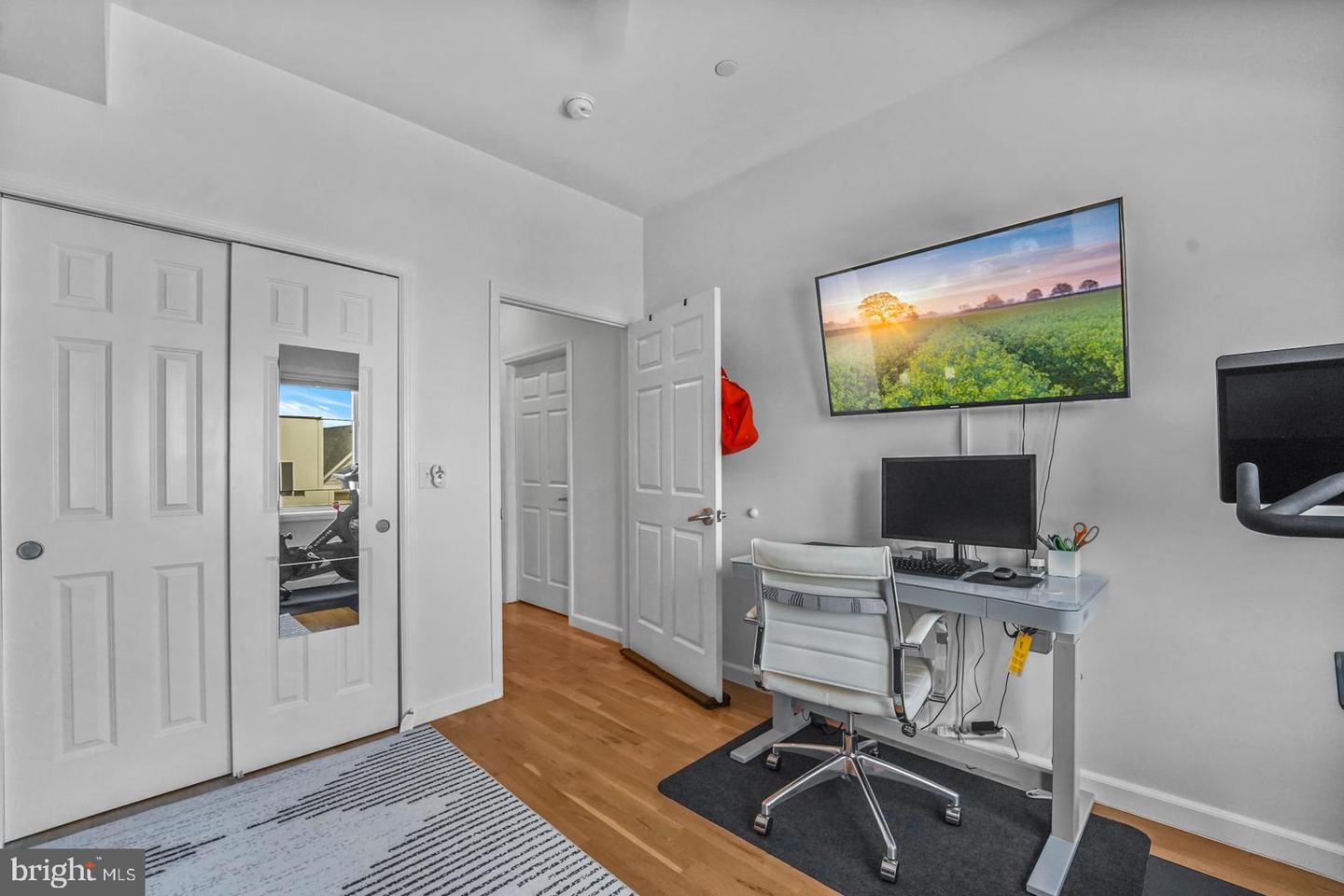 936 Pavonia Ave #3a