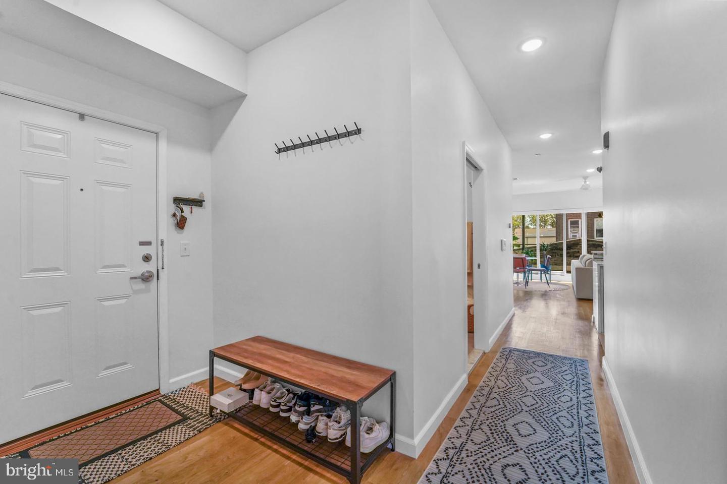 936 Pavonia Ave #3a