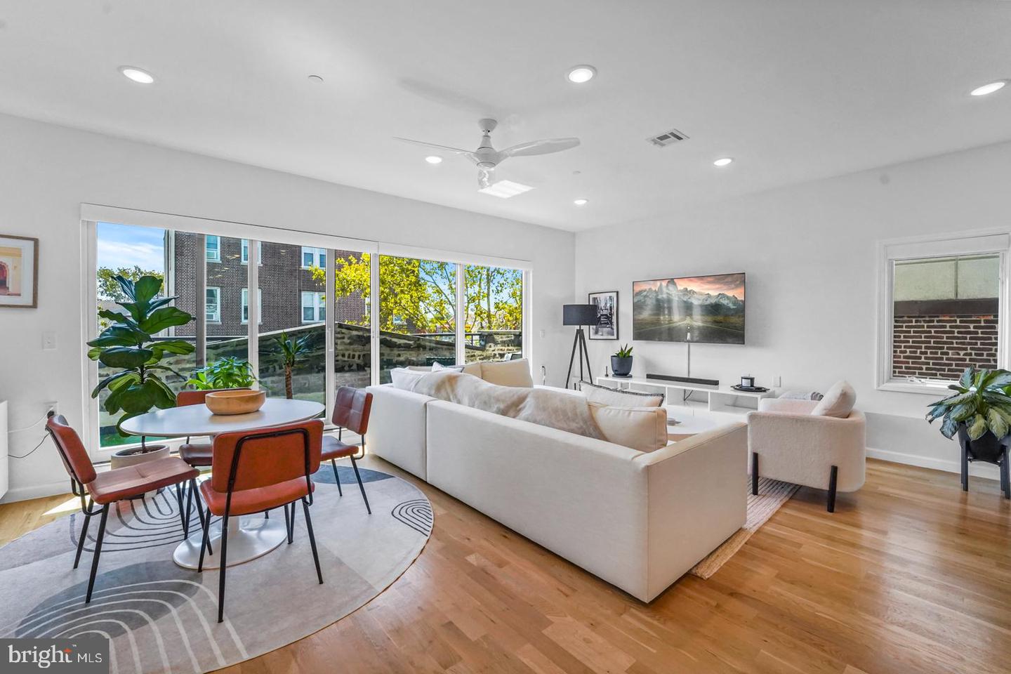 936 Pavonia Ave #3a
