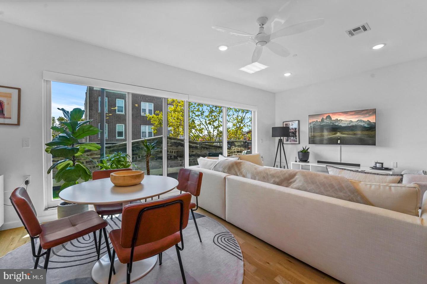 936 Pavonia Ave #3a