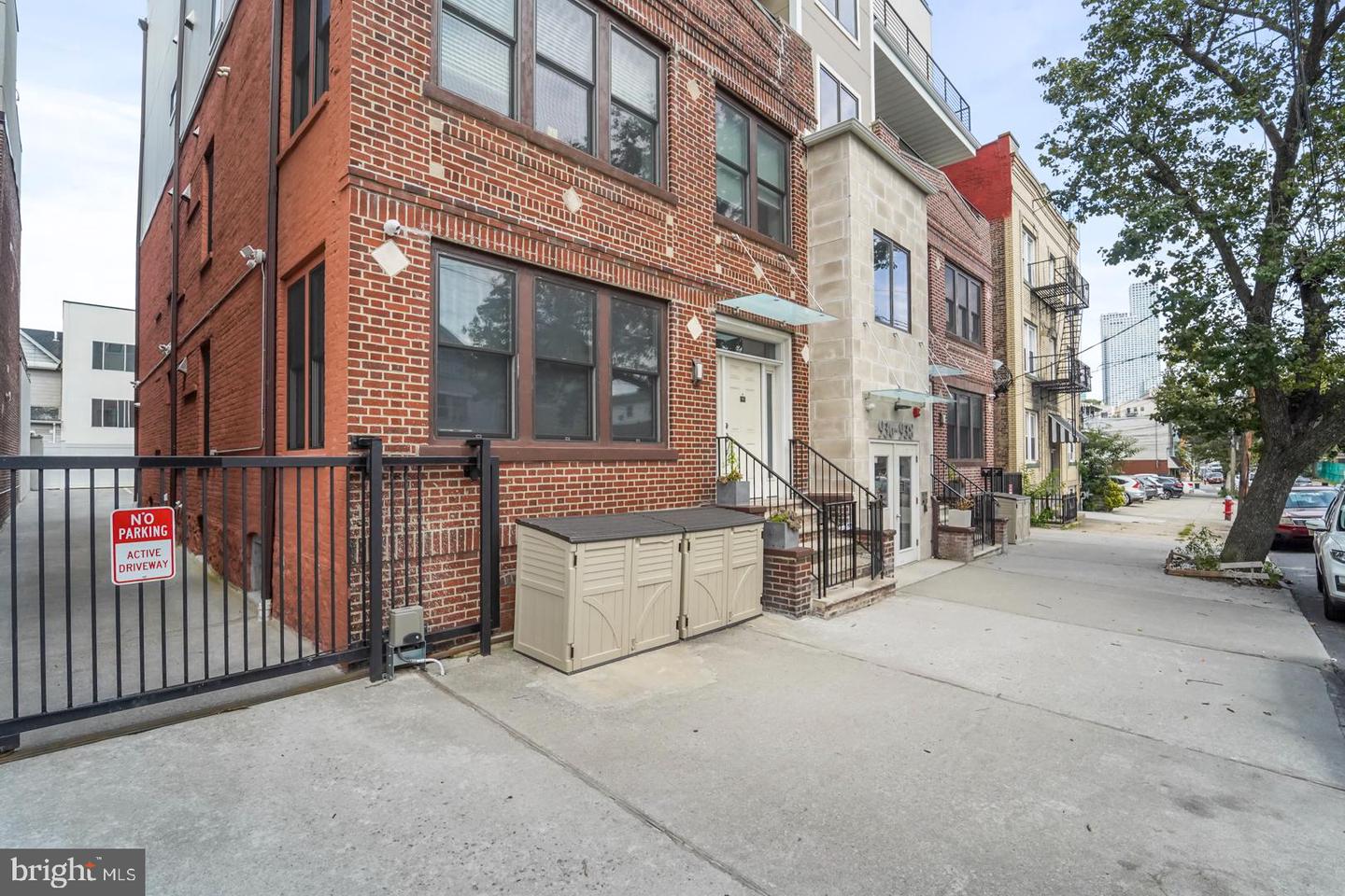 936 Pavonia Ave #3a