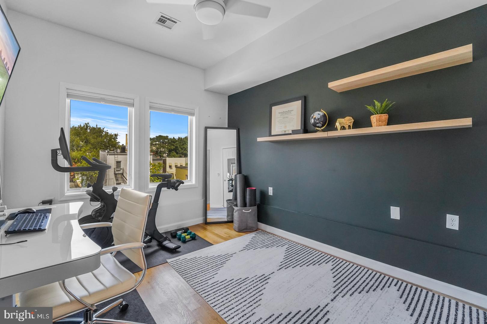 936 Pavonia Ave #3a