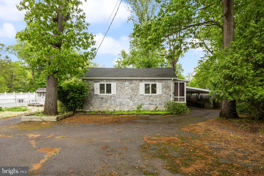 513 EGGERTS CROSSING ROAD