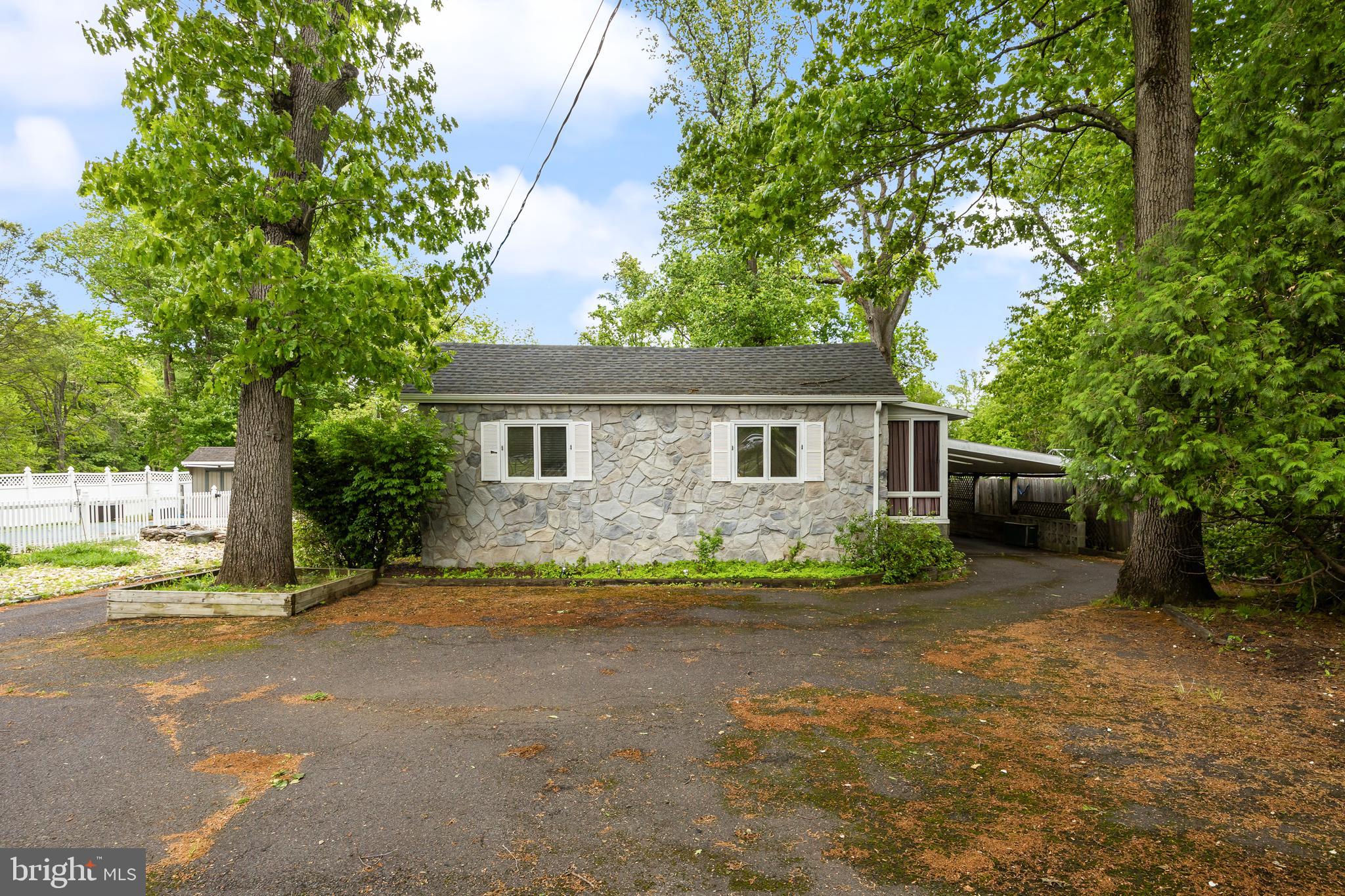 513 EGGERTS CROSSING ROAD