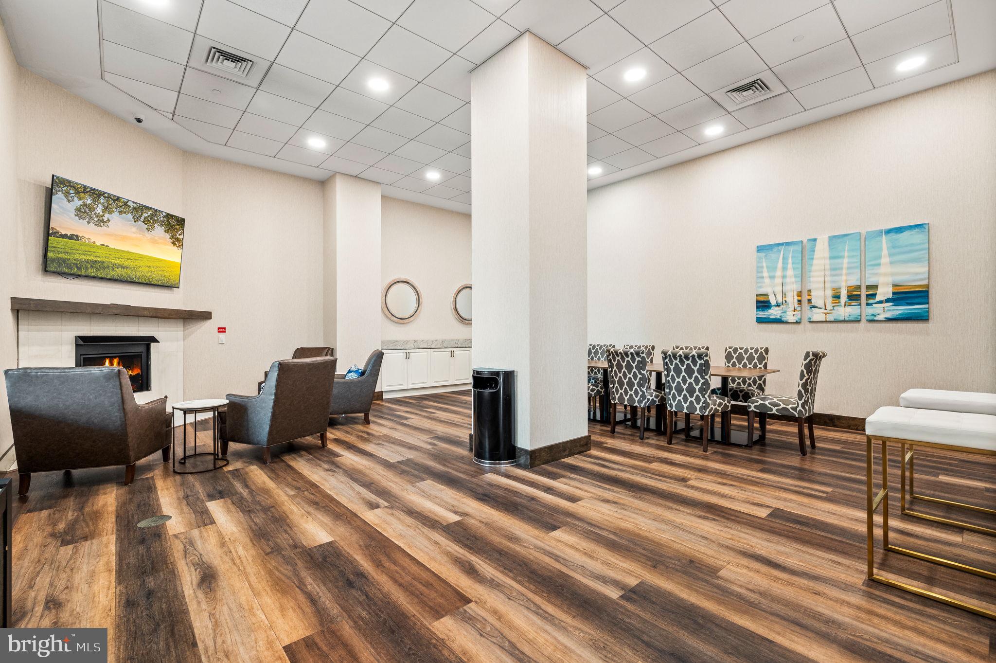 901 N Penn St #R1902