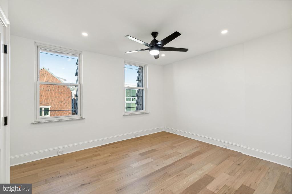 824 CHRISTIAN ST #3F