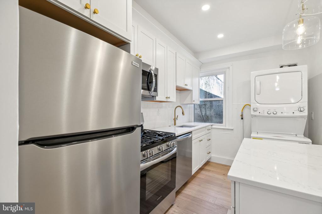824 CHRISTIAN ST #3F