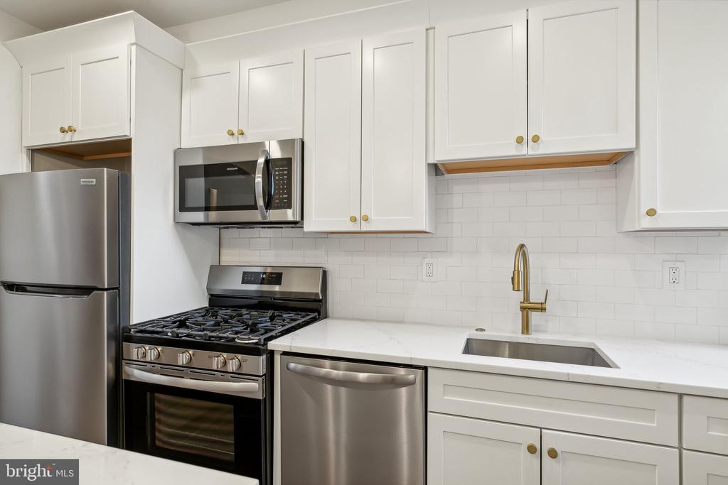 824 CHRISTIAN ST #3F