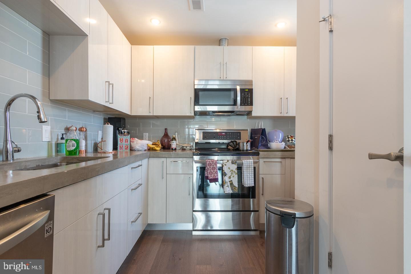 938 NEW MARKET STREET #301