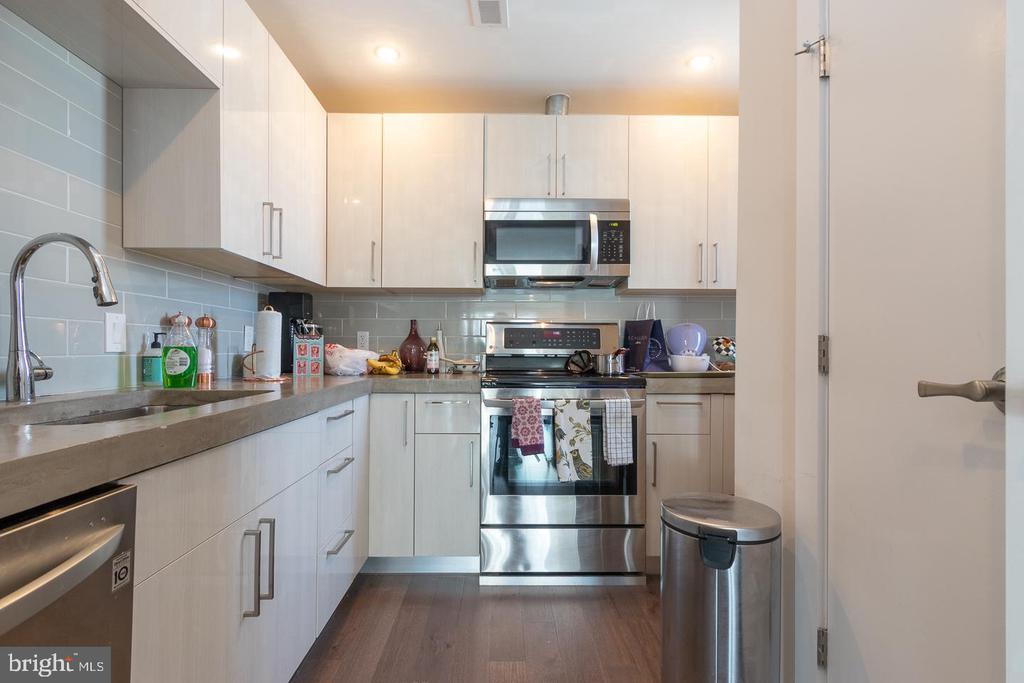 938 NEW MARKET STREET #301