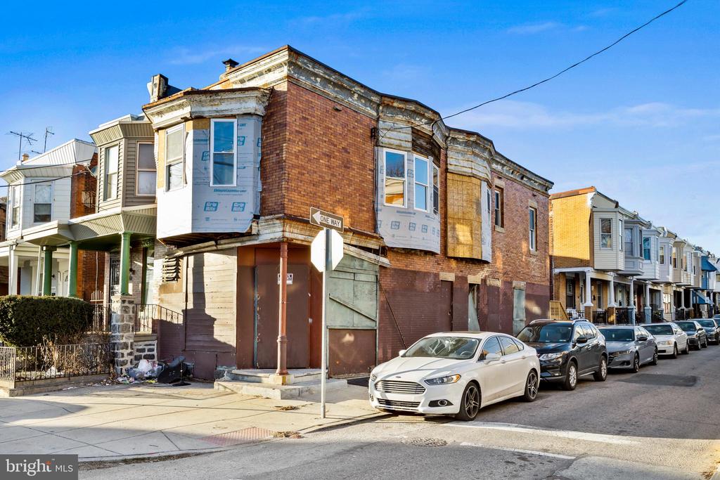 5329 Race St