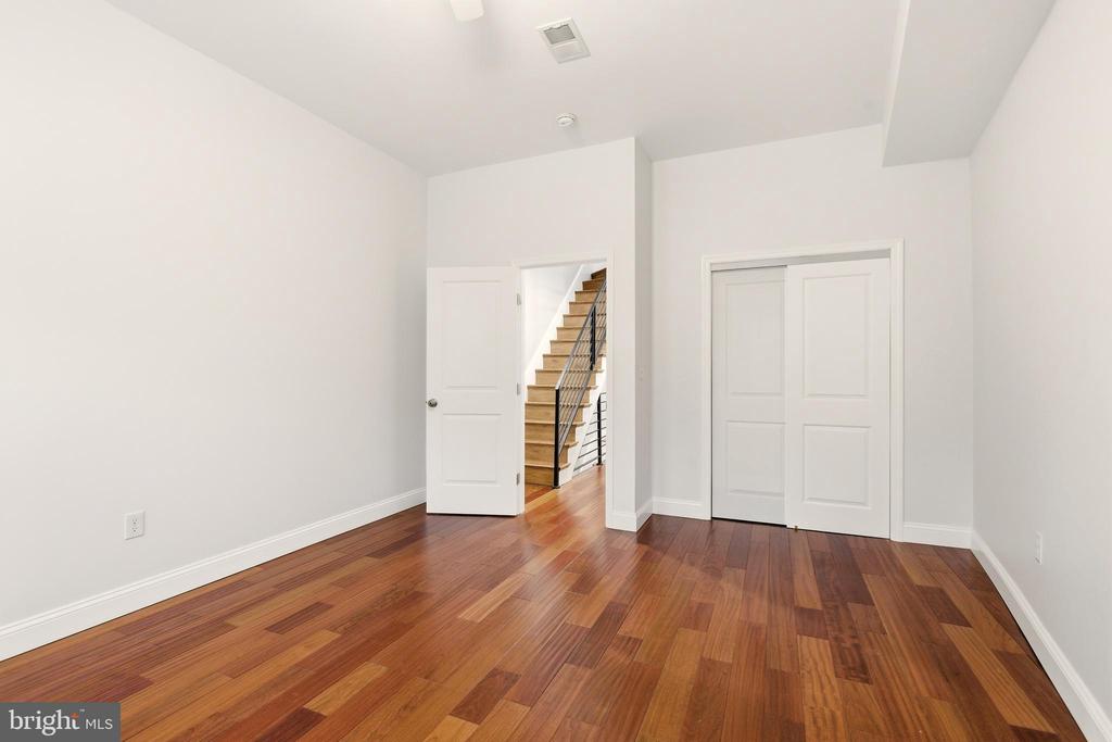 909 N 4TH STREET