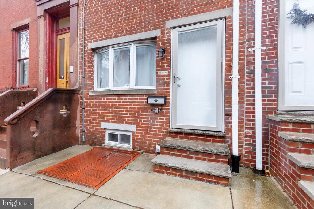 909 N 4TH STREET