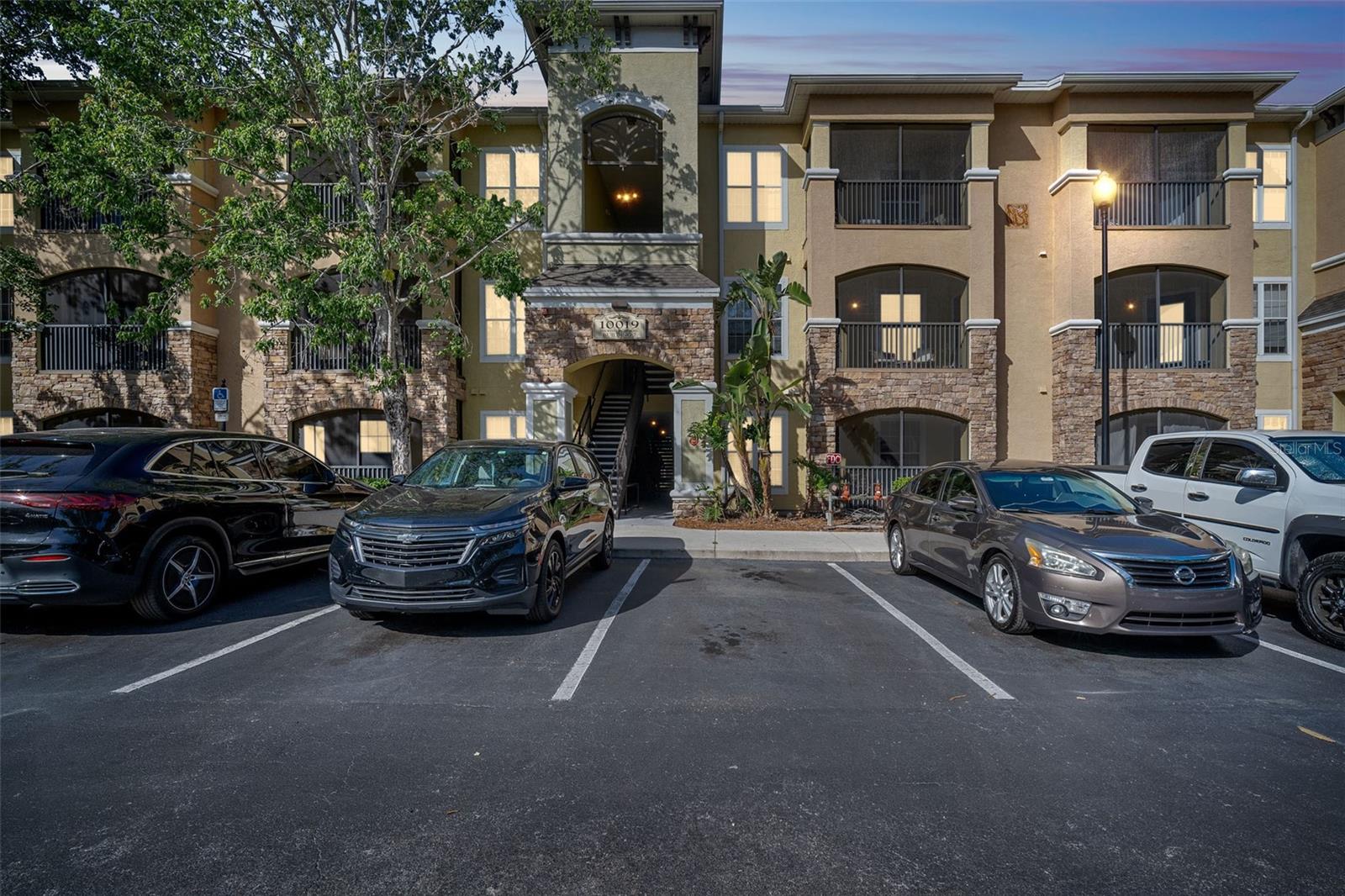 10019 COURTNEY PALMS BLVD #203
