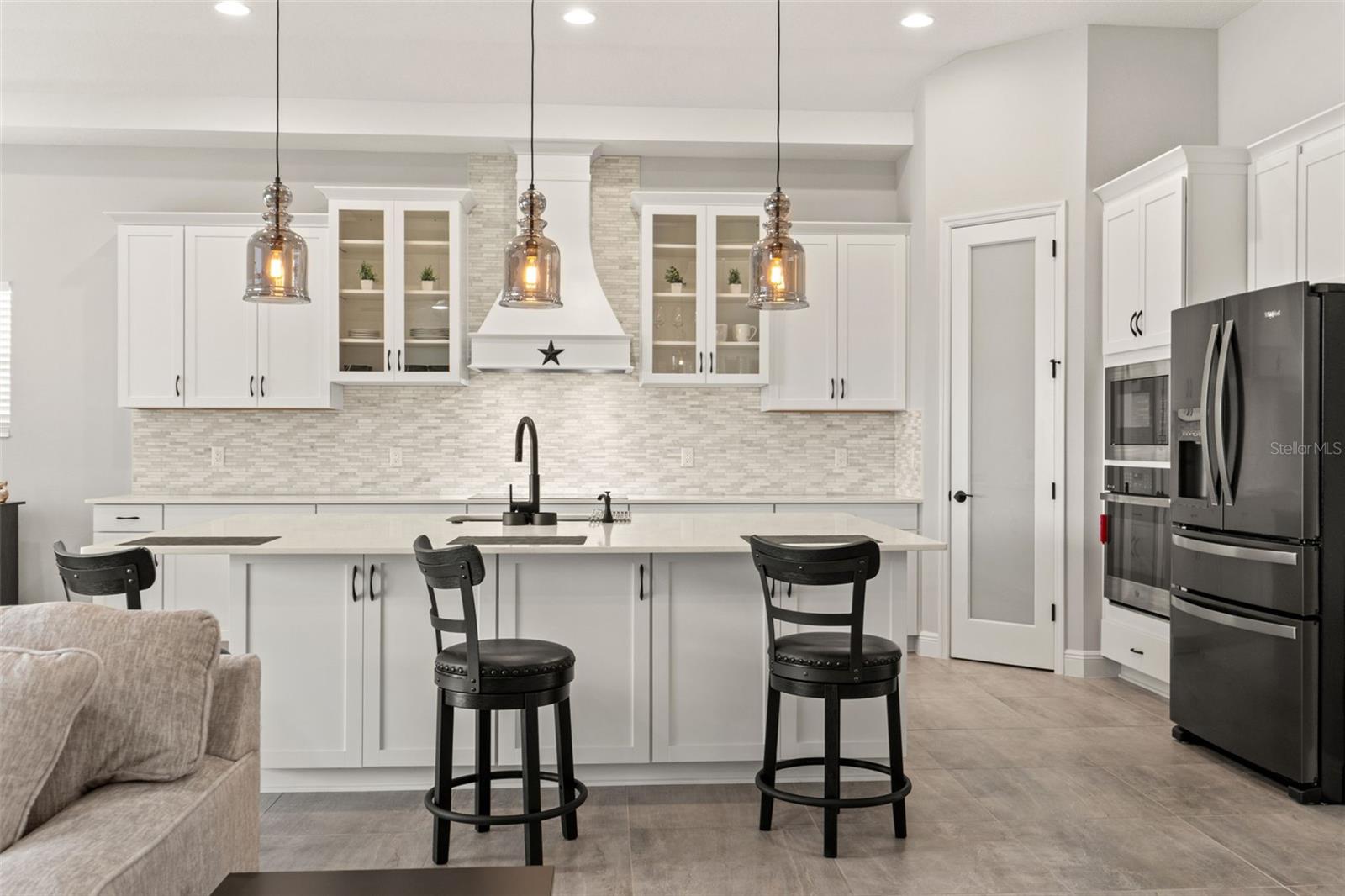 10989 RUSTIC TIMBER LOOP
