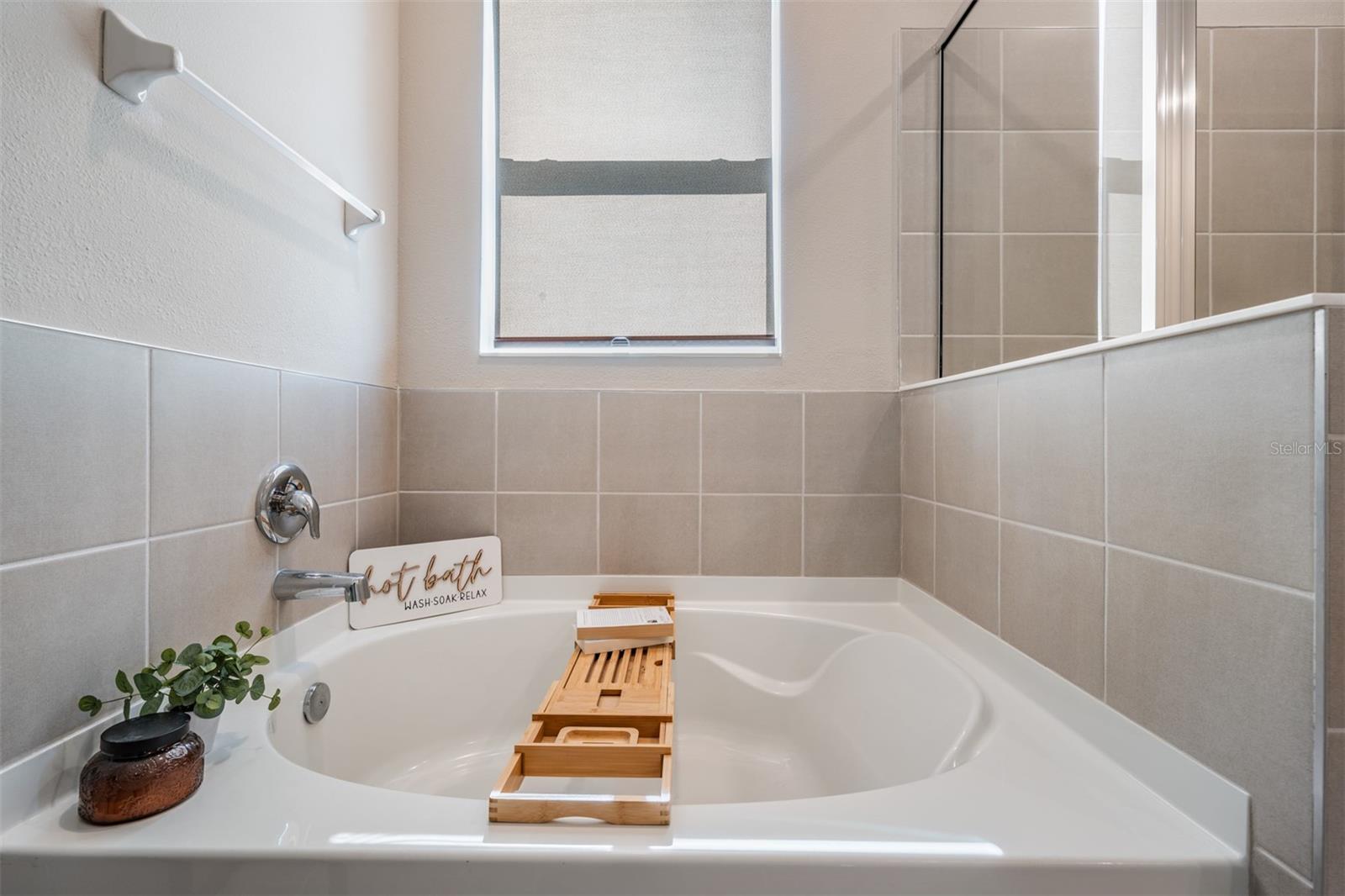 9817 ROWING DALE BND