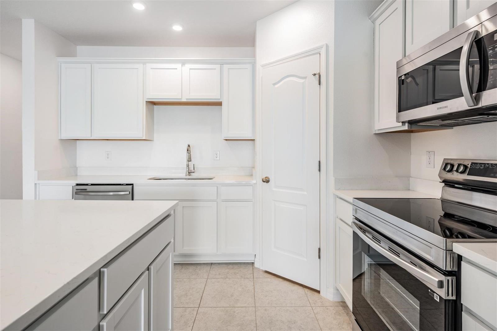 32096 POND APPLE BND