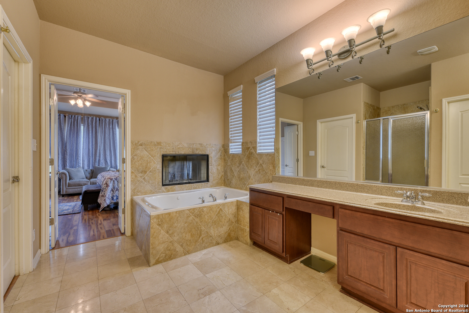 1334 GLENWOOD LOOP