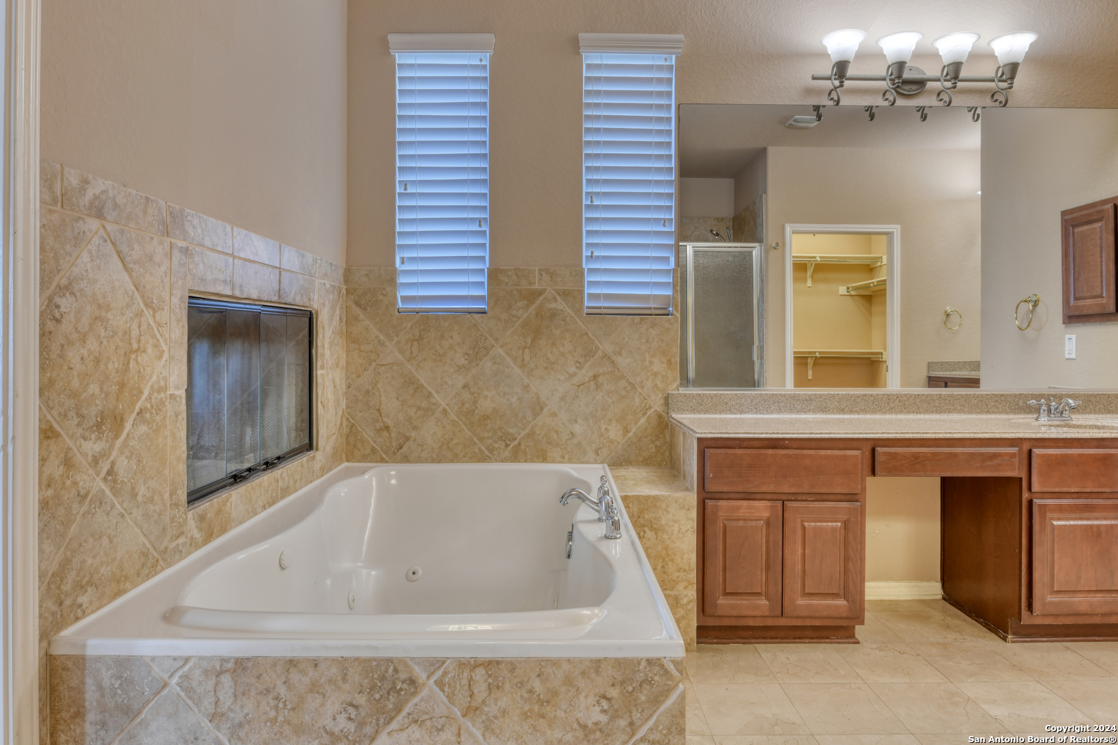 1334 GLENWOOD LOOP