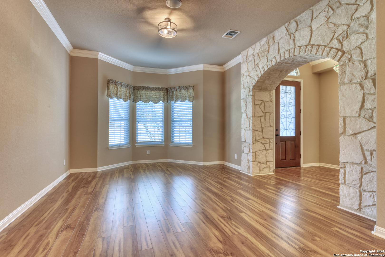 1334 GLENWOOD LOOP