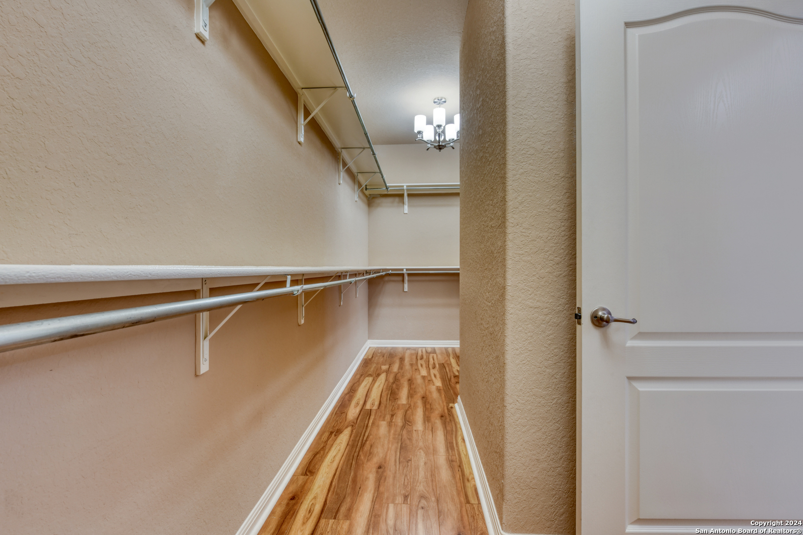 1334 GLENWOOD LOOP