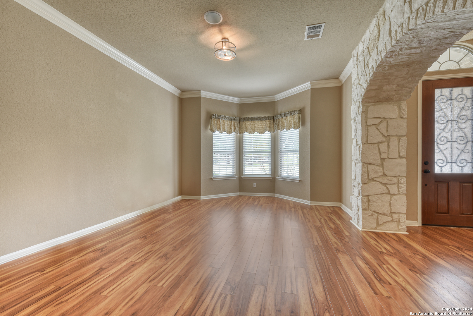 1334 GLENWOOD LOOP
