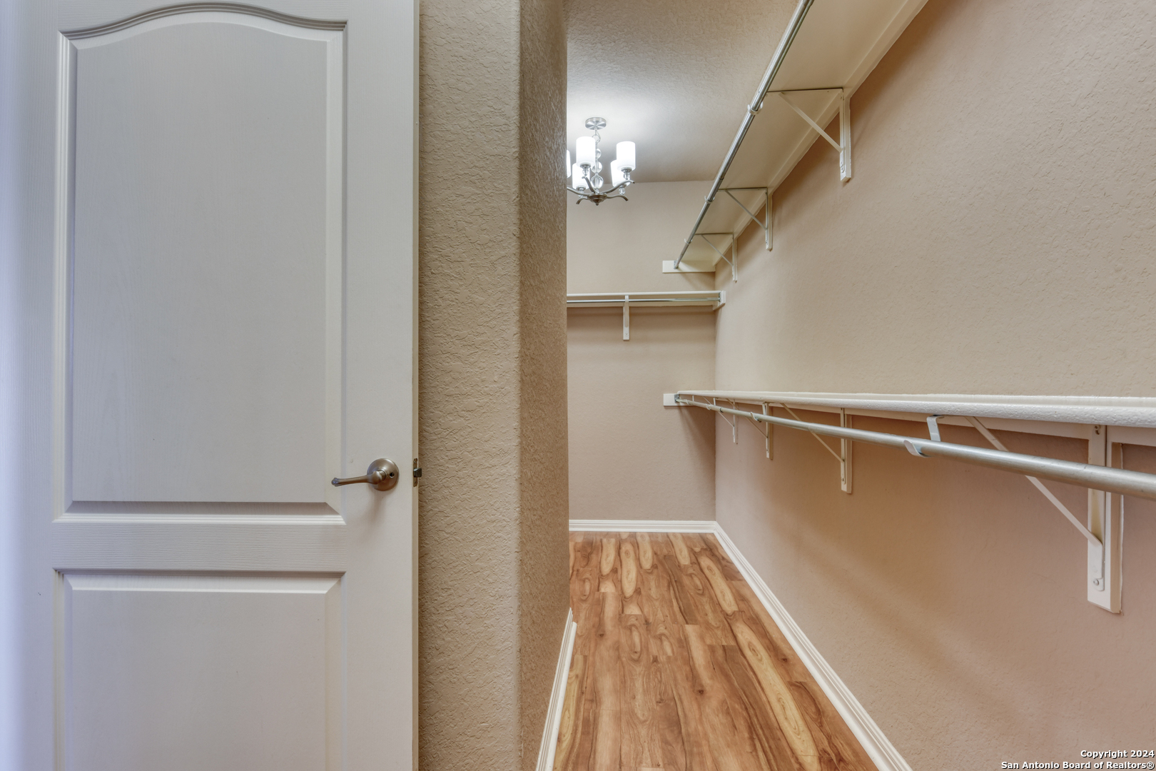 1334 GLENWOOD LOOP
