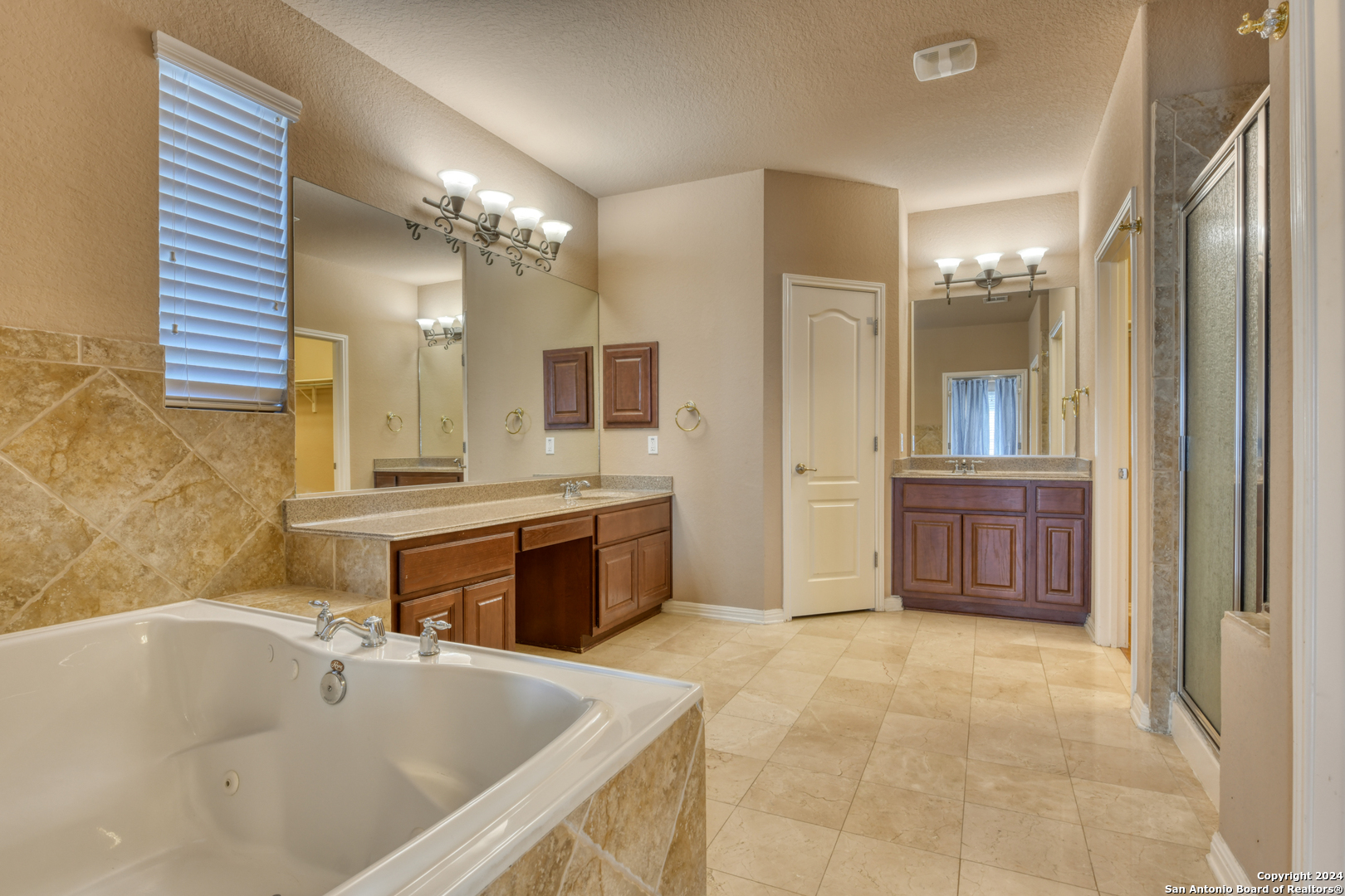 1334 GLENWOOD LOOP