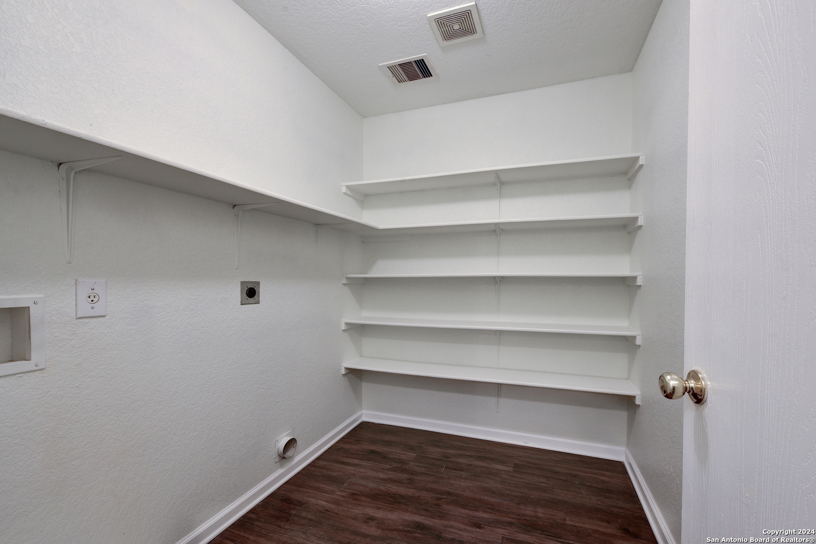 527 Mathis Meadows