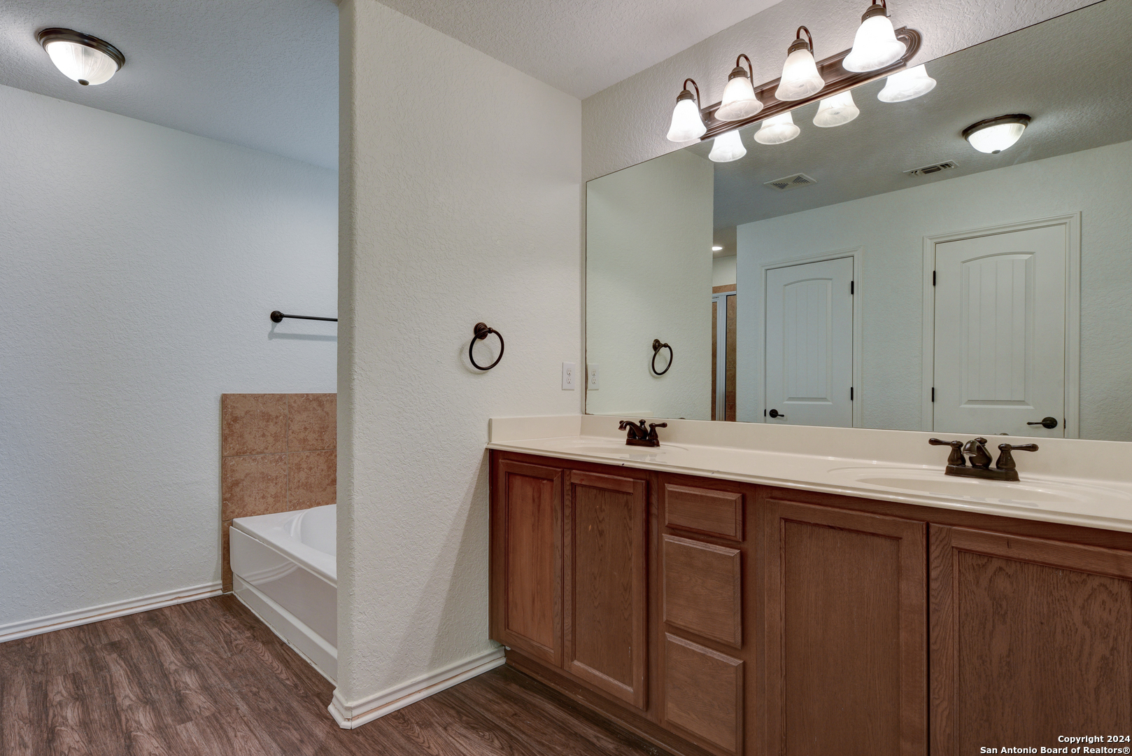 8410 APACHE BEND