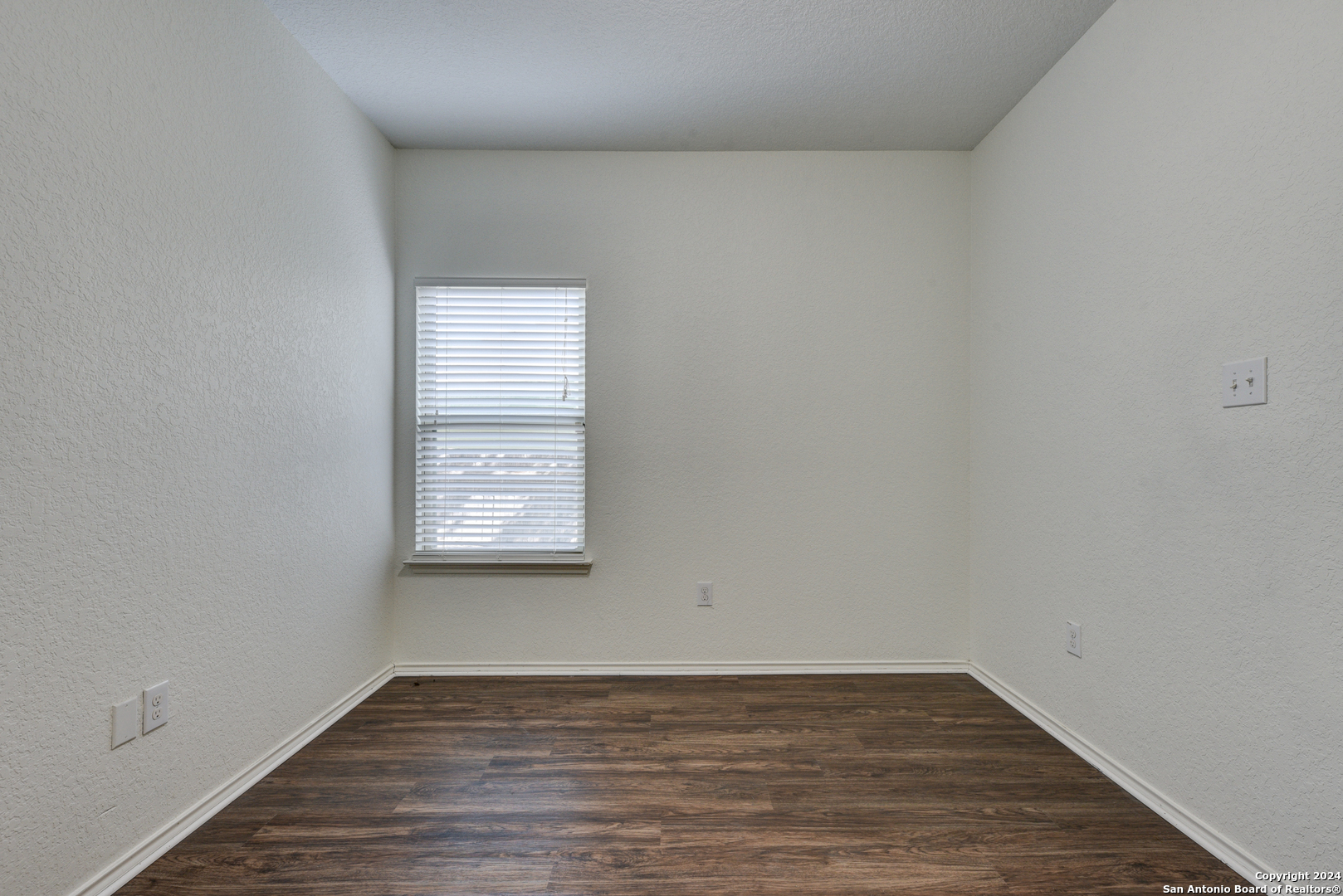 8410 APACHE BEND