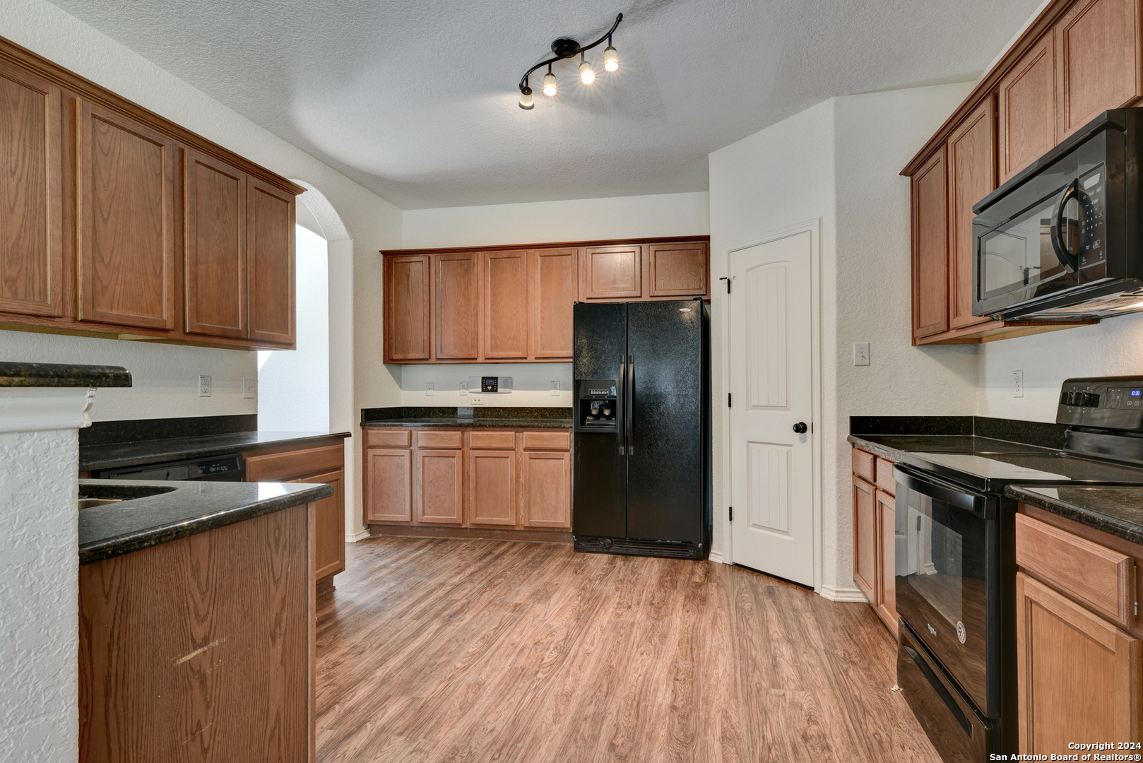 8410 APACHE BEND