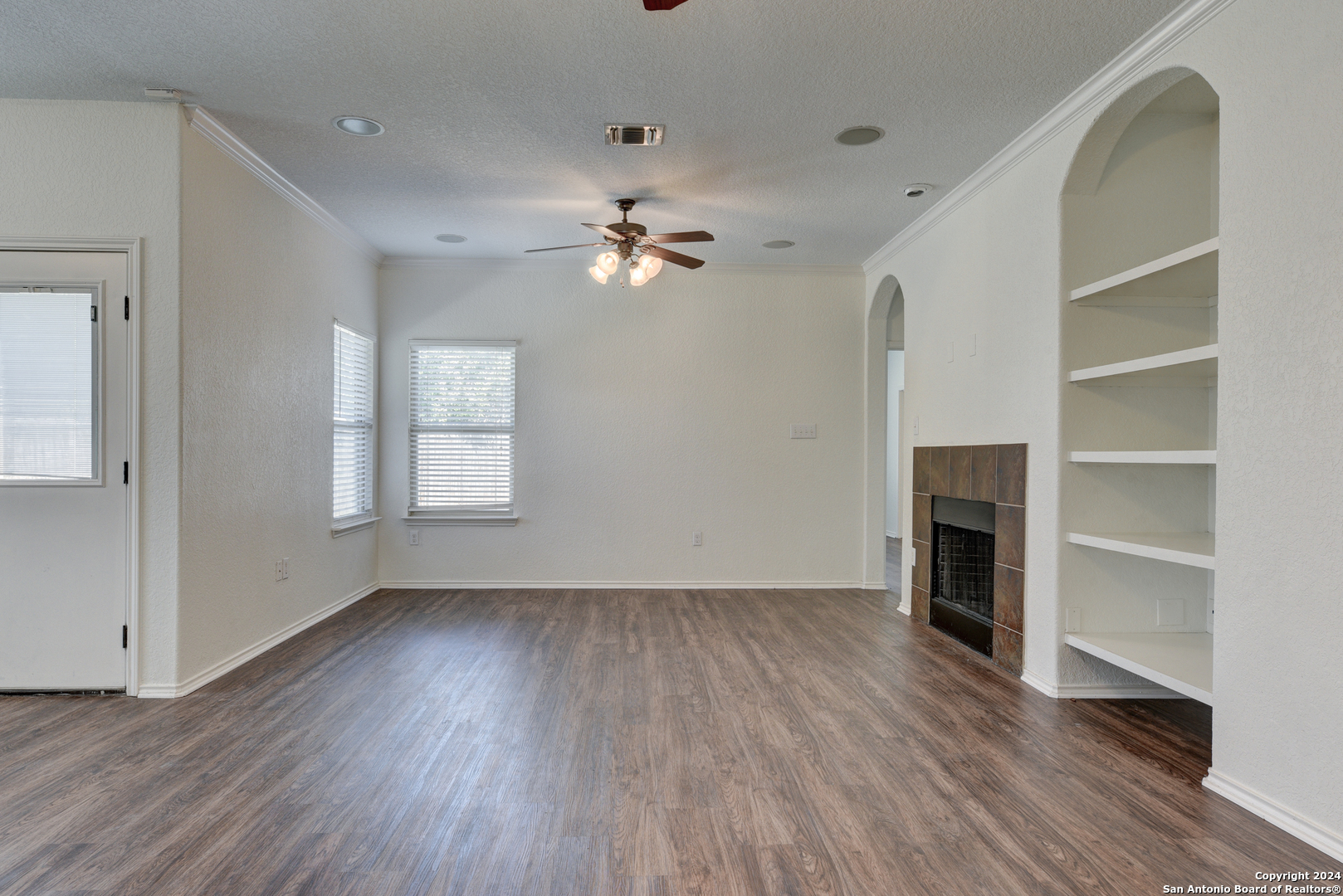 8410 APACHE BEND