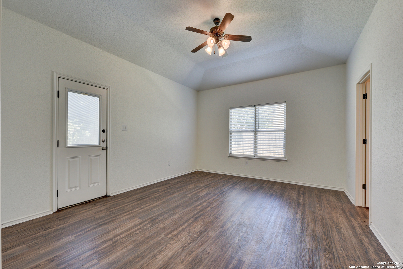 8410 APACHE BEND