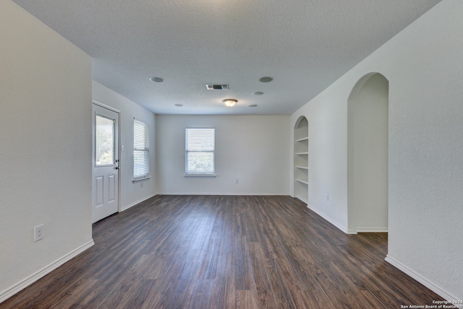8410 APACHE BEND