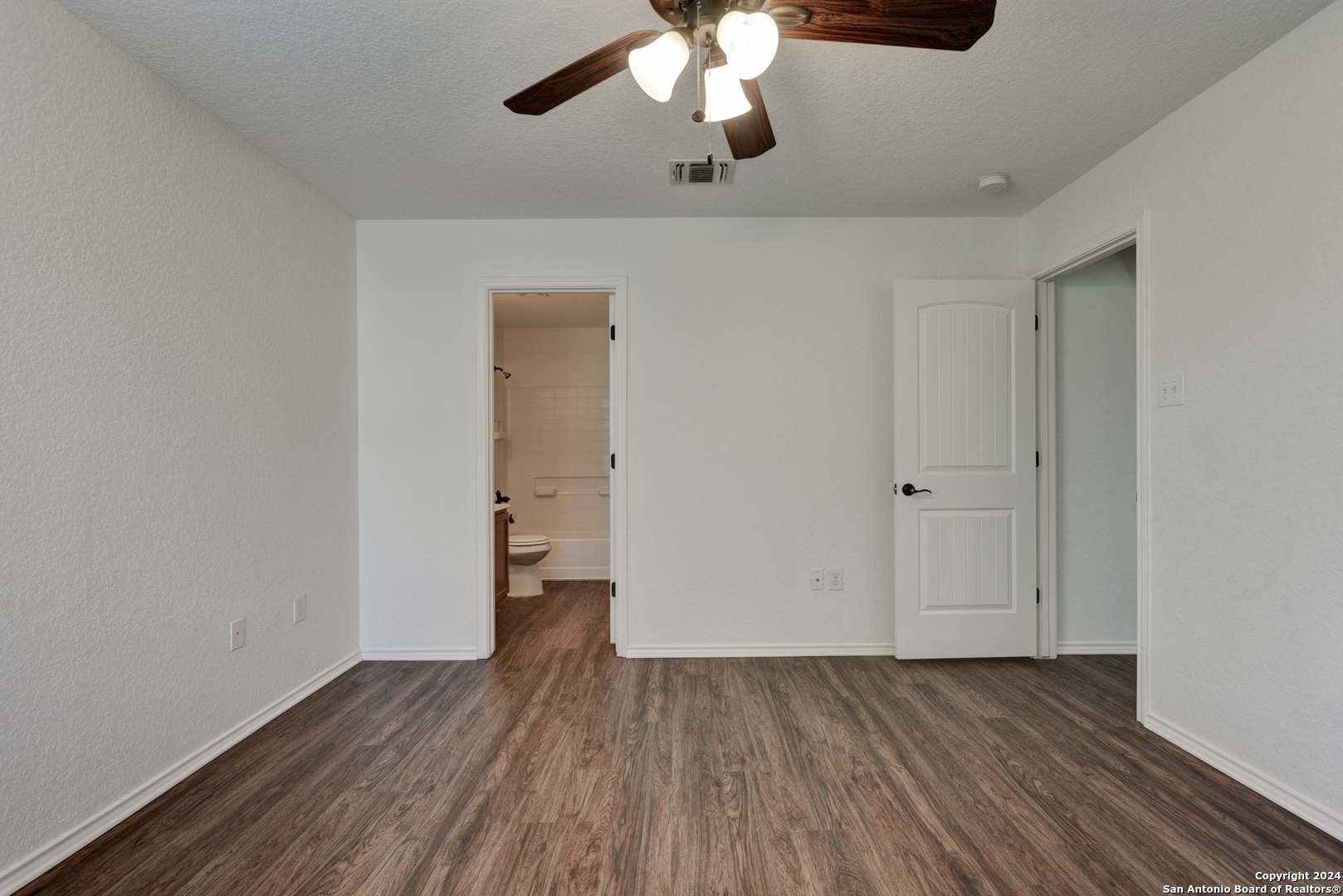 8410 APACHE BEND