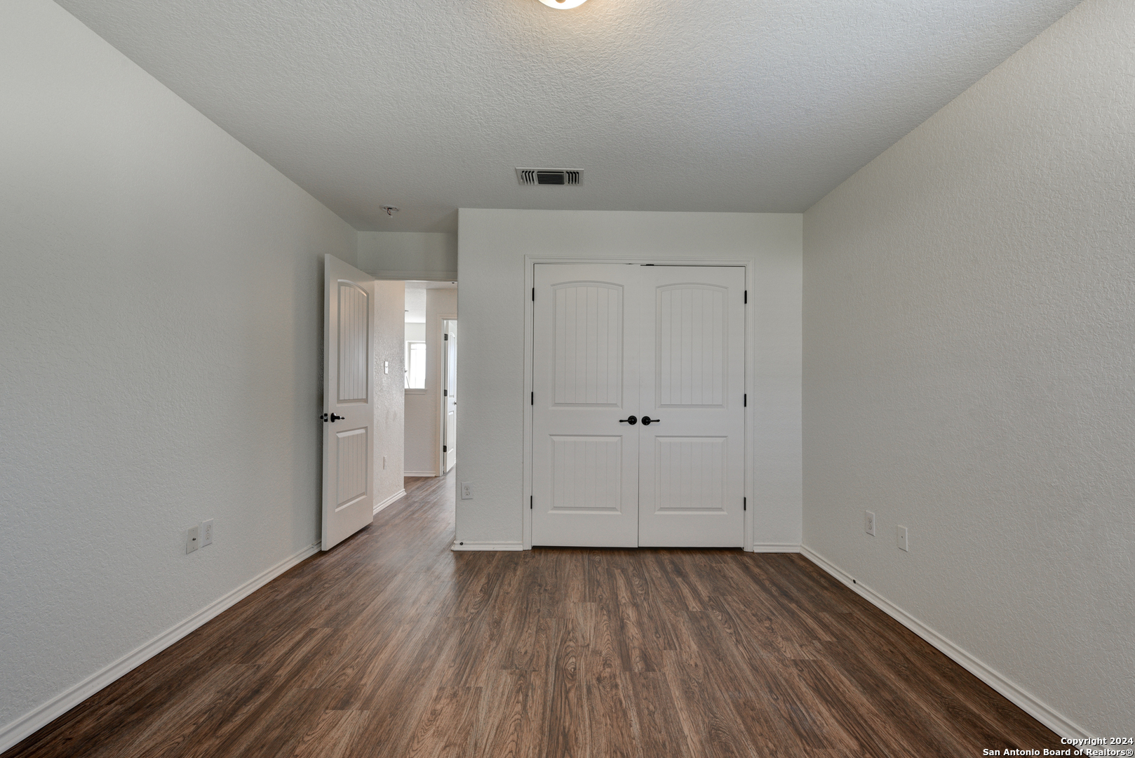 8410 APACHE BEND