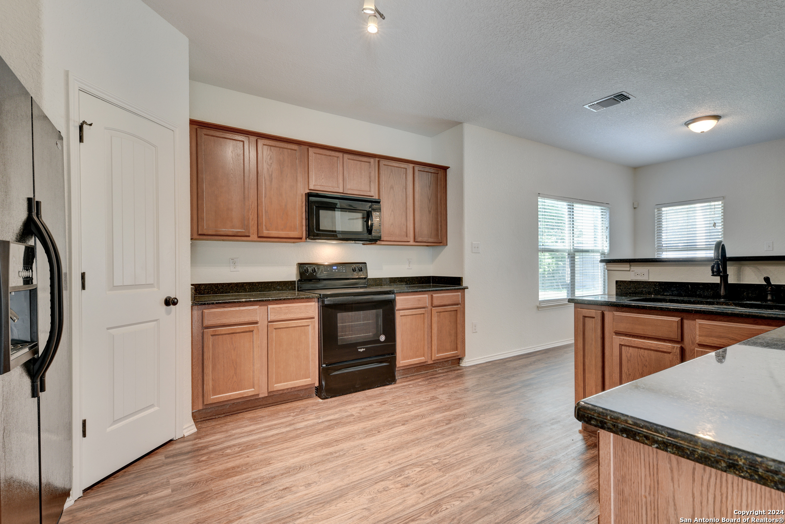 8410 APACHE BEND