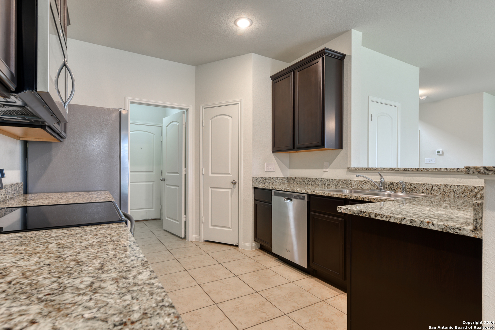7843 CREEKSHORE CV