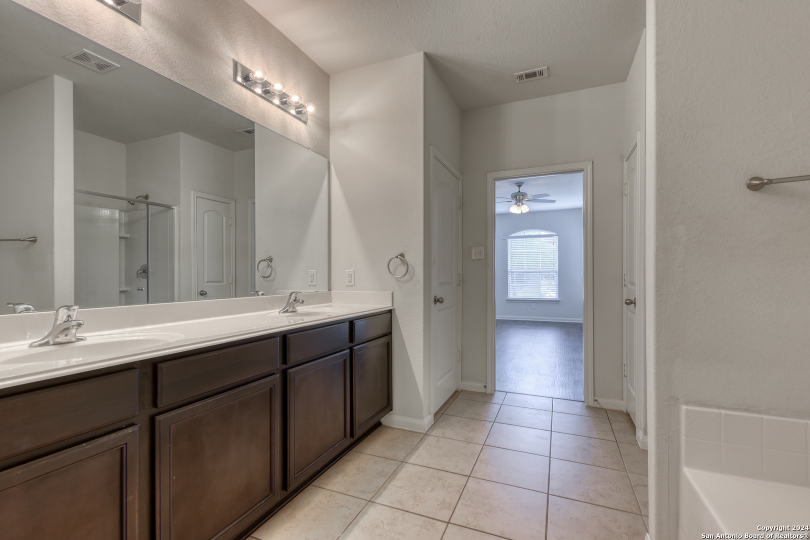 7843 CREEKSHORE CV