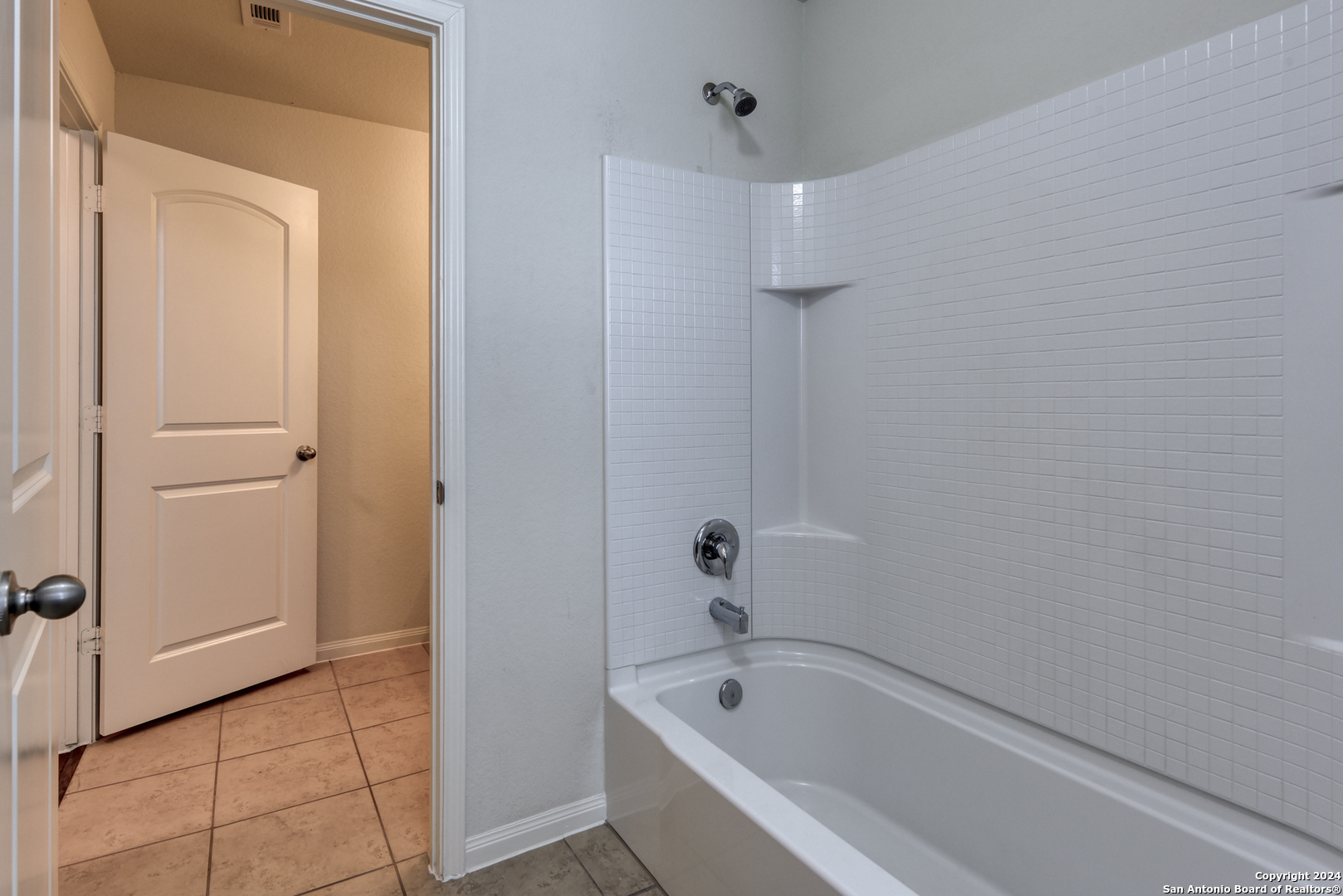 7843 CREEKSHORE CV