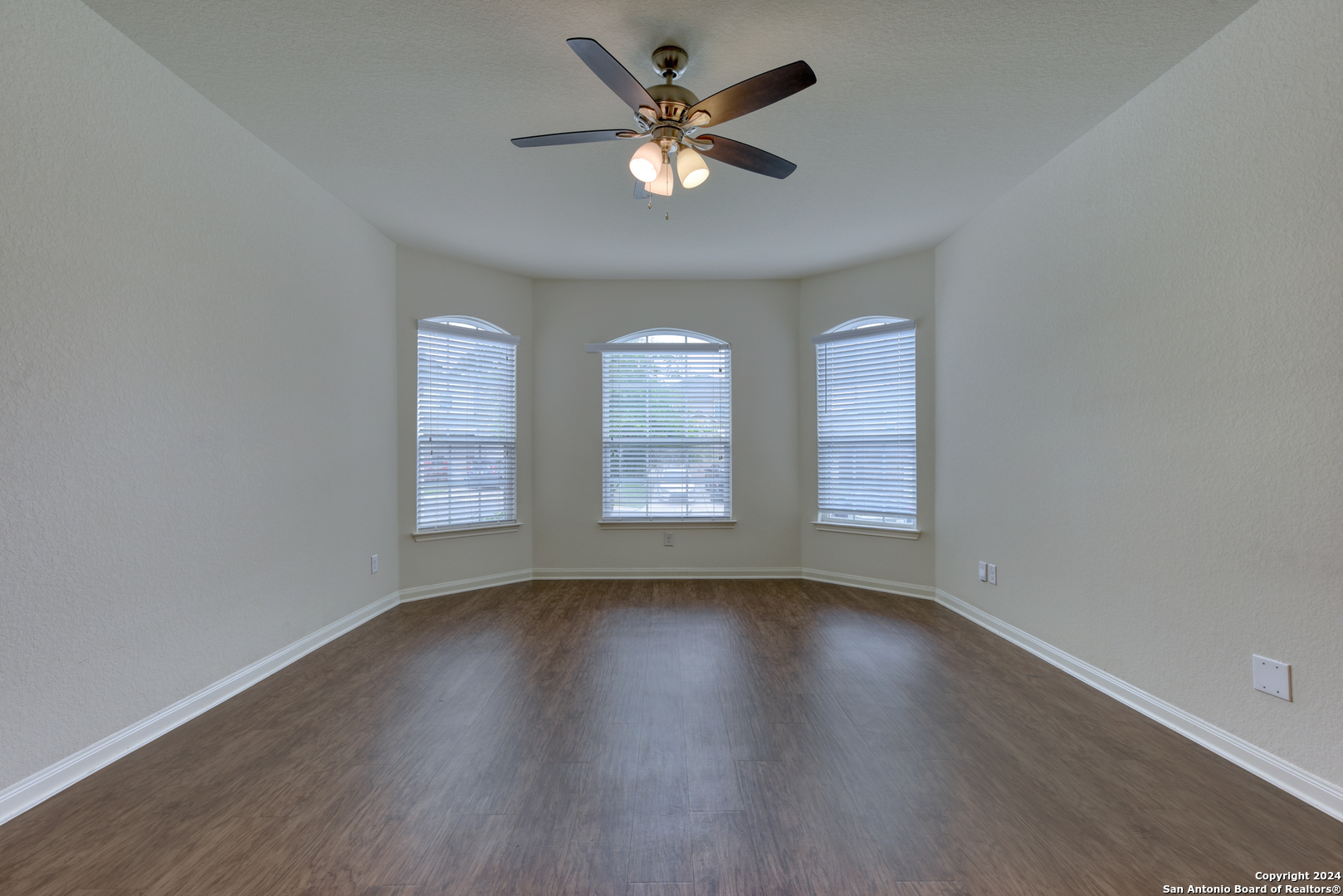 7843 CREEKSHORE CV