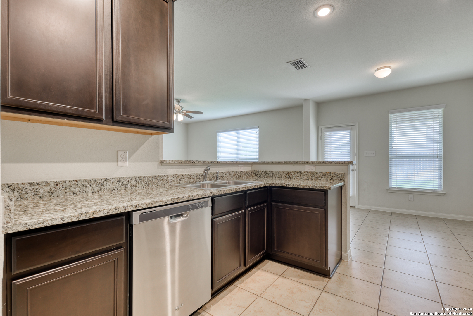7843 CREEKSHORE CV