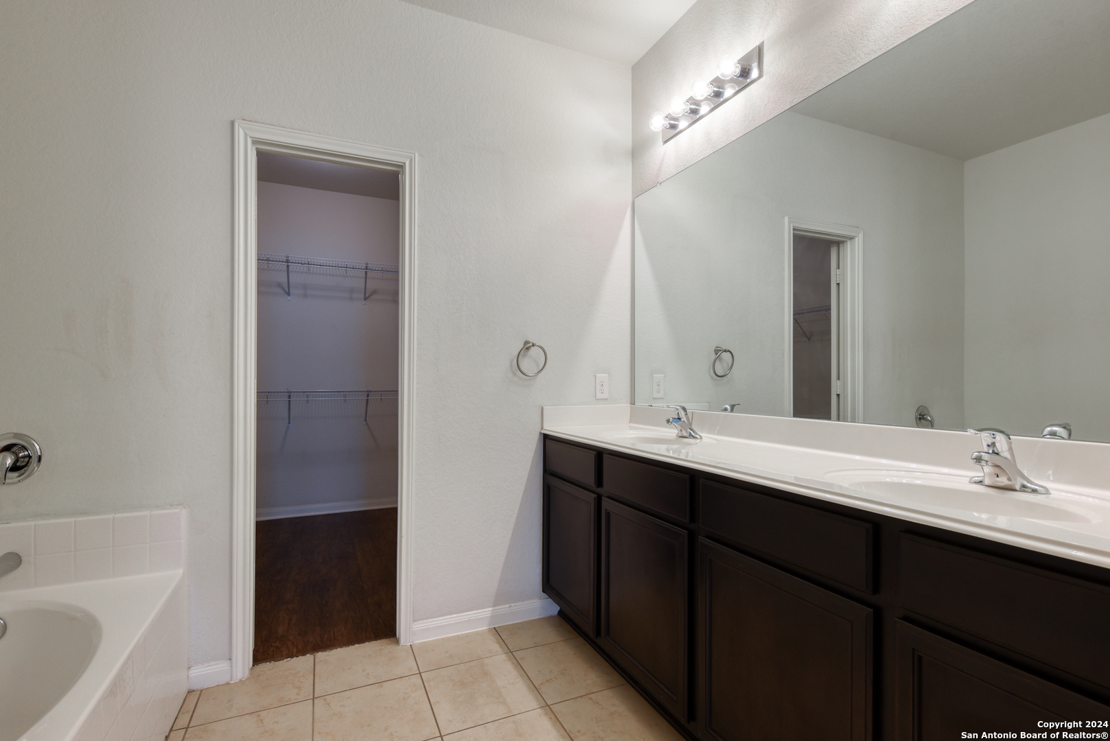 7843 CREEKSHORE CV