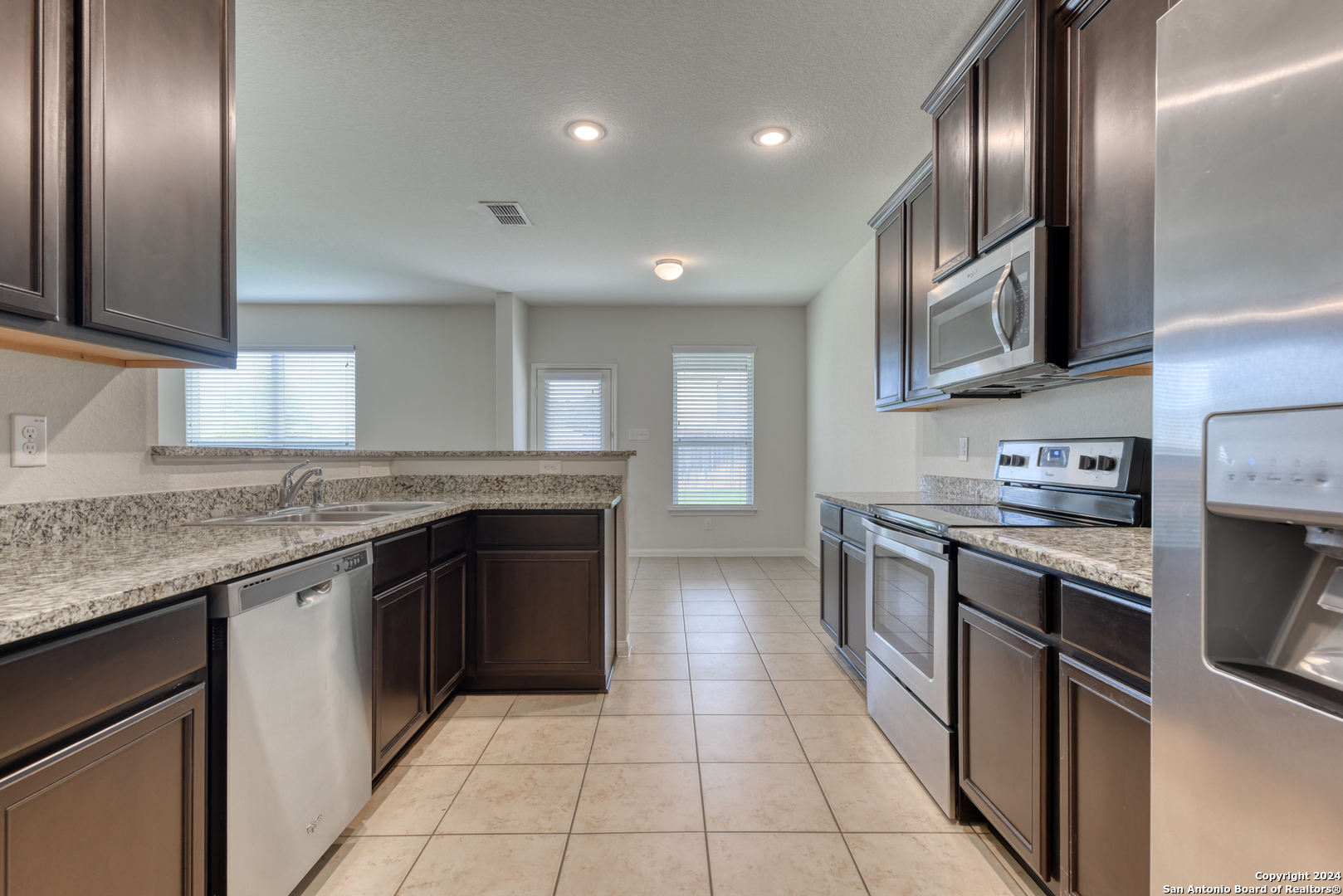 7843 CREEKSHORE CV