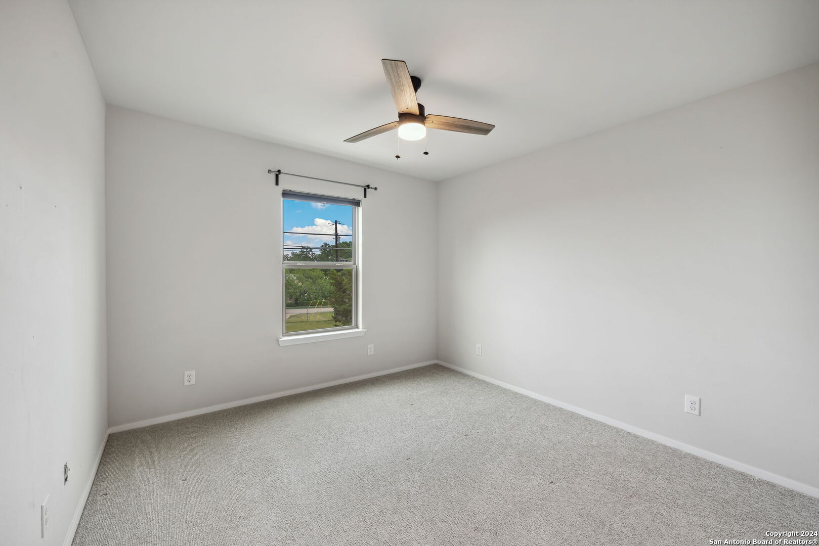 1198 GREEN HILL DR