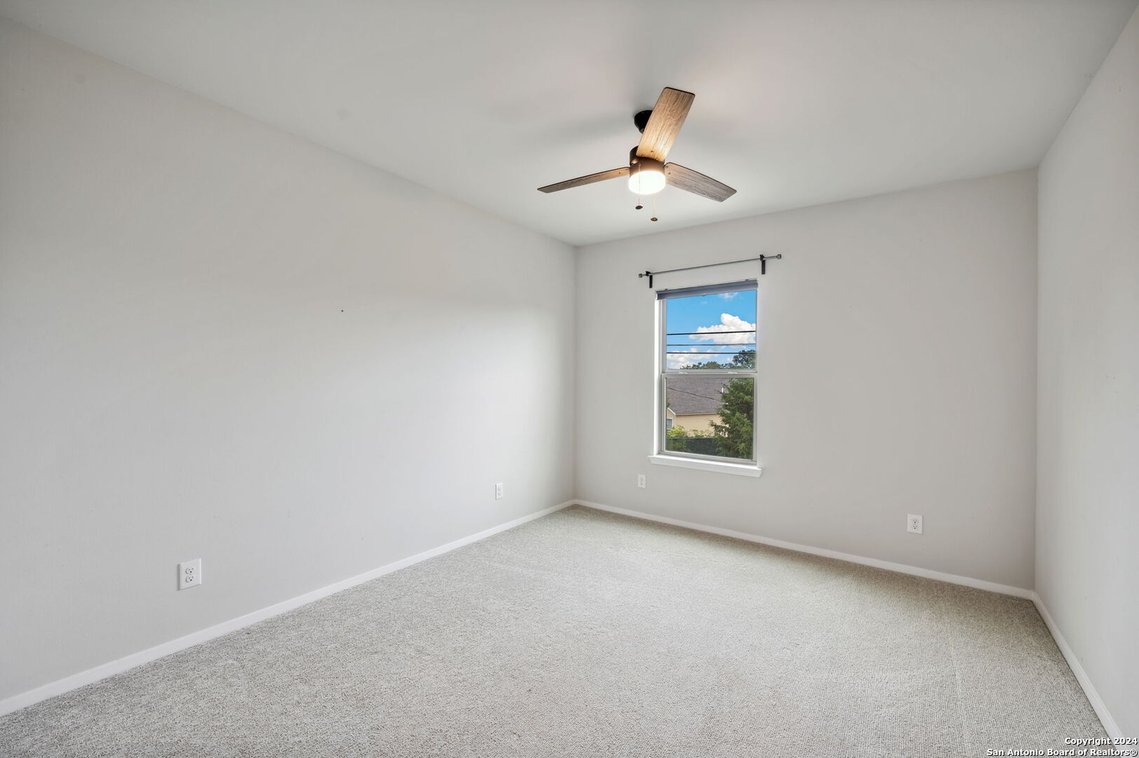1198 GREEN HILL DR