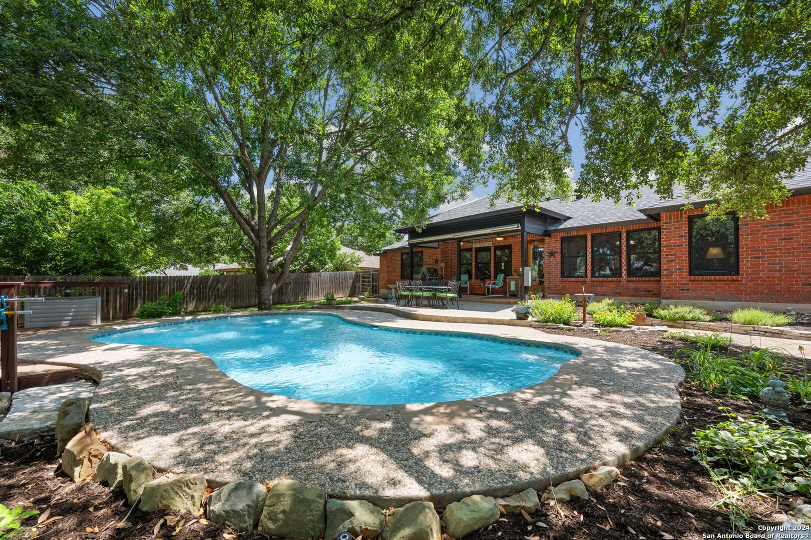 1830 PALACE DR