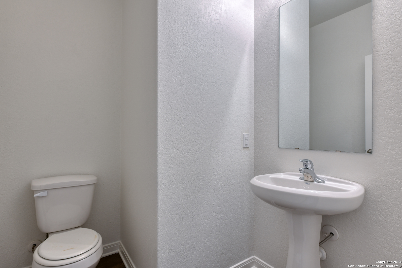 7819 BLUEWATER COVE